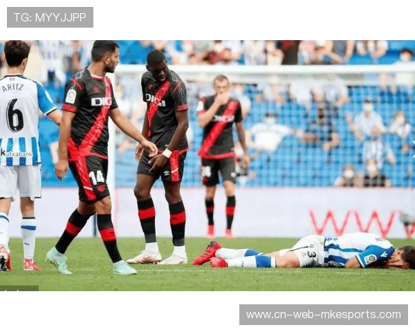 AC米兰高压逼抢极具威力，特奥抽射未中目标