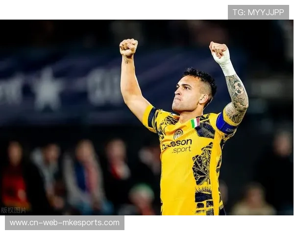 国米劳塔罗禁区混战捅射致胜