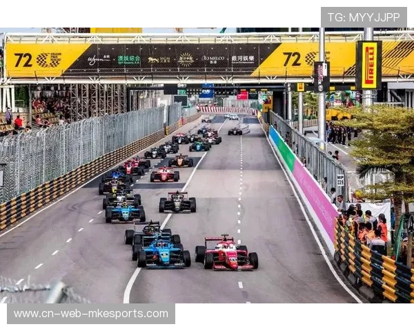 比赛结束时两车并排冲线