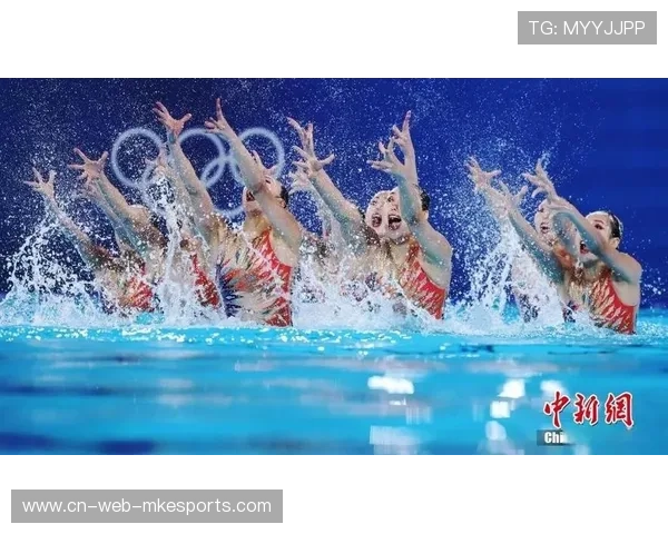 花样游泳队与舞蹈学院合作提高动作表现力