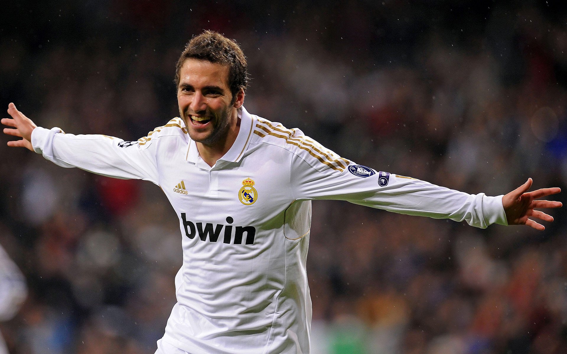 塞维利亚双中锋组合制造持续威胁，塞维利亚队